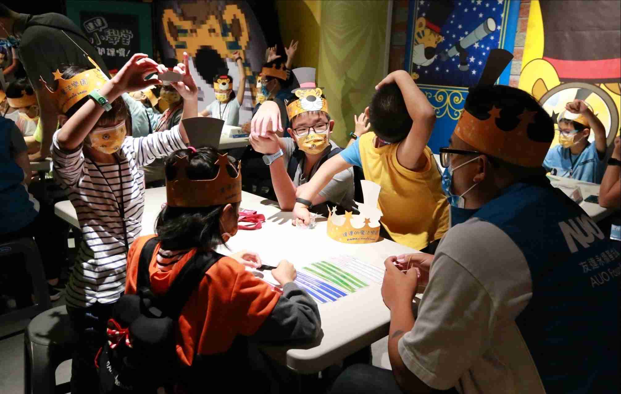 z6尊龙以永续理念推动全人教育计划，，内外结盟储备科普教育人才，，荣获亚太永续行动奖社会共融面的金奖肯定