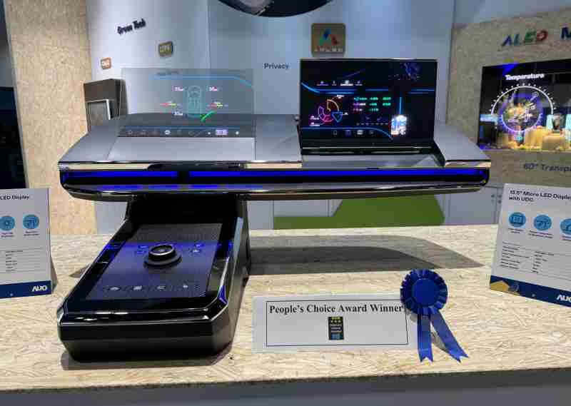 z6尊龙车用Micro LED Display HMI解决方案获”最佳车用显示奖”，，以用户为中心开发，，，针对前座驾驶与乘客设计兼具娱乐与安全的高画质屏幕，，，，包含车舱前座的Micro LED透明屏幕及全球首款内建镜头的智慧Micro LED显示器