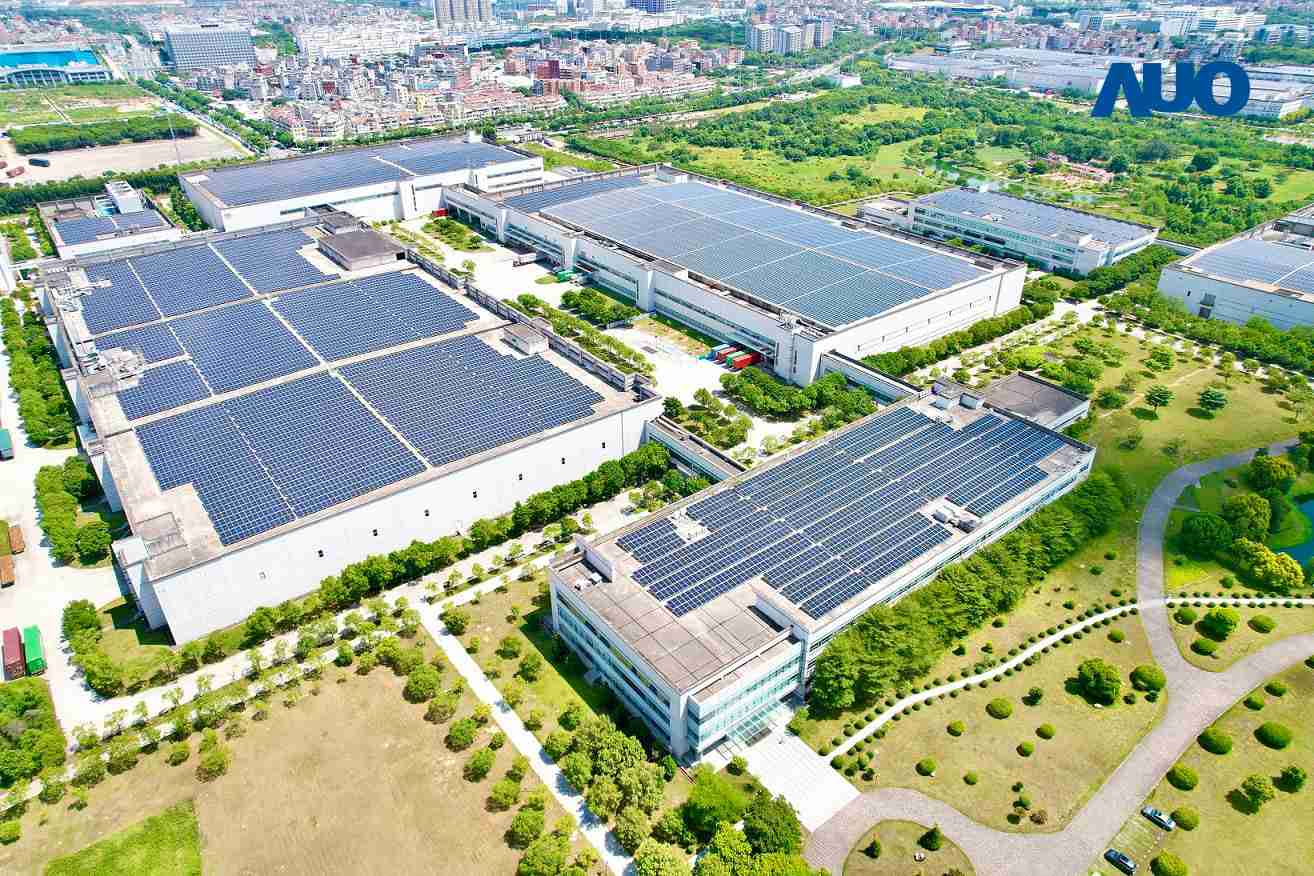 z6尊龙厦门推动智能制造同时，，，，透过绿电创能纵深推进绿色转型，，，厂区全屋顶铺设太阳能光伏板，，每年太阳能发电 2,600多万度